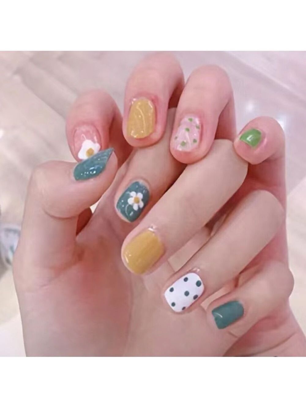 Flower Power - Nail Junkie - full artificial nail set